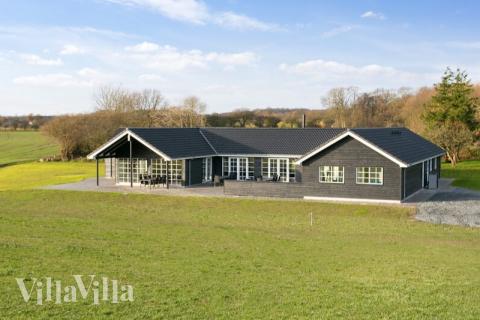 Dette lekre huset med svømmebasseng, nr. 415, med plass til 26 personer, ligger i Fyn og øyer