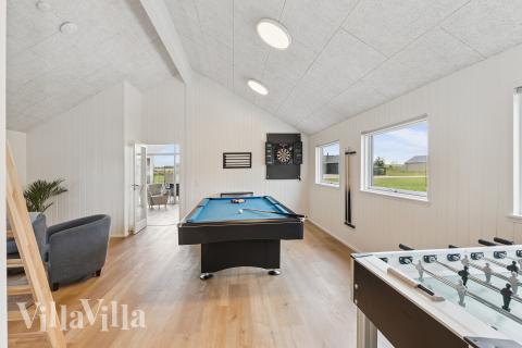 Luksushus nr. 665 til 14 personer tilbyr et stort aktivitetsrom med bl.a. biljard og dart