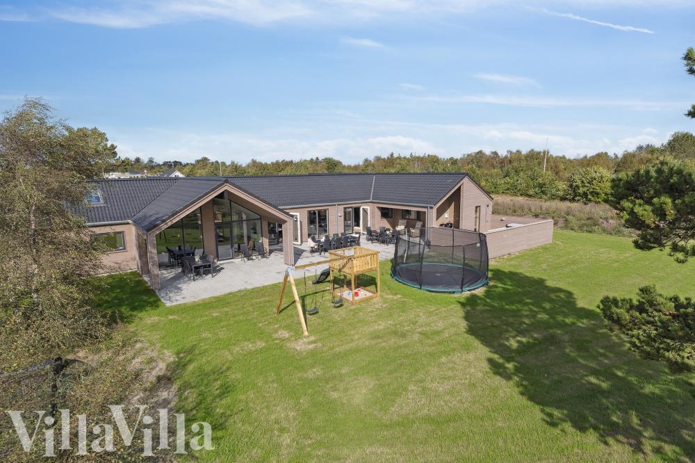 Dette lekre huset med svømmebasseng, nr. 699, med plass til 26 personer, ligger i Nordjylland