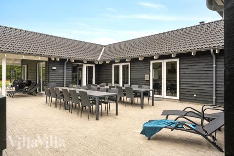 Luksushus nr. 387 har en deilig terrasse med gode hagemøbler til 24 personer.