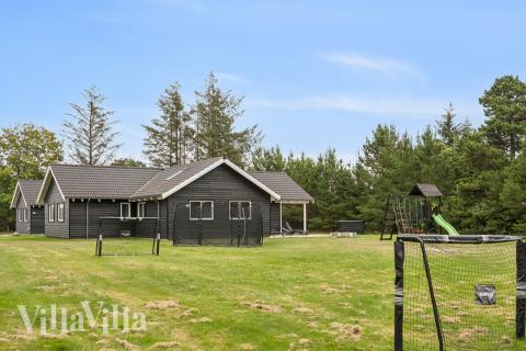 I tillegg til alle aktivitetsmulighetene i husets bassengavdeling, tilbyr også luksushus nr. 387 mengder av utendørsaktiviteter