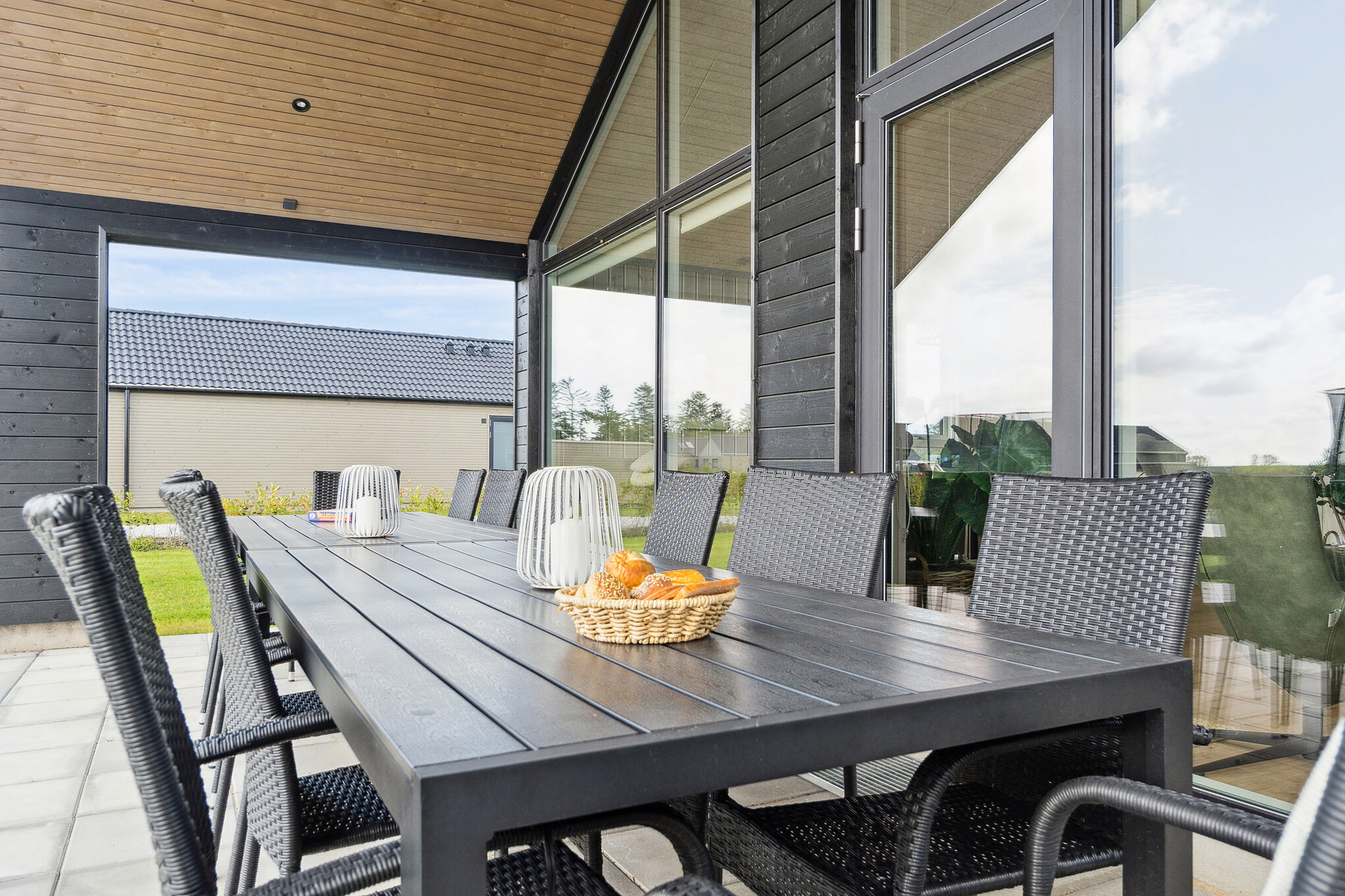 Luksushus nr. 655 har en deilig terrasse med gode hagemøbler til 14 personer.