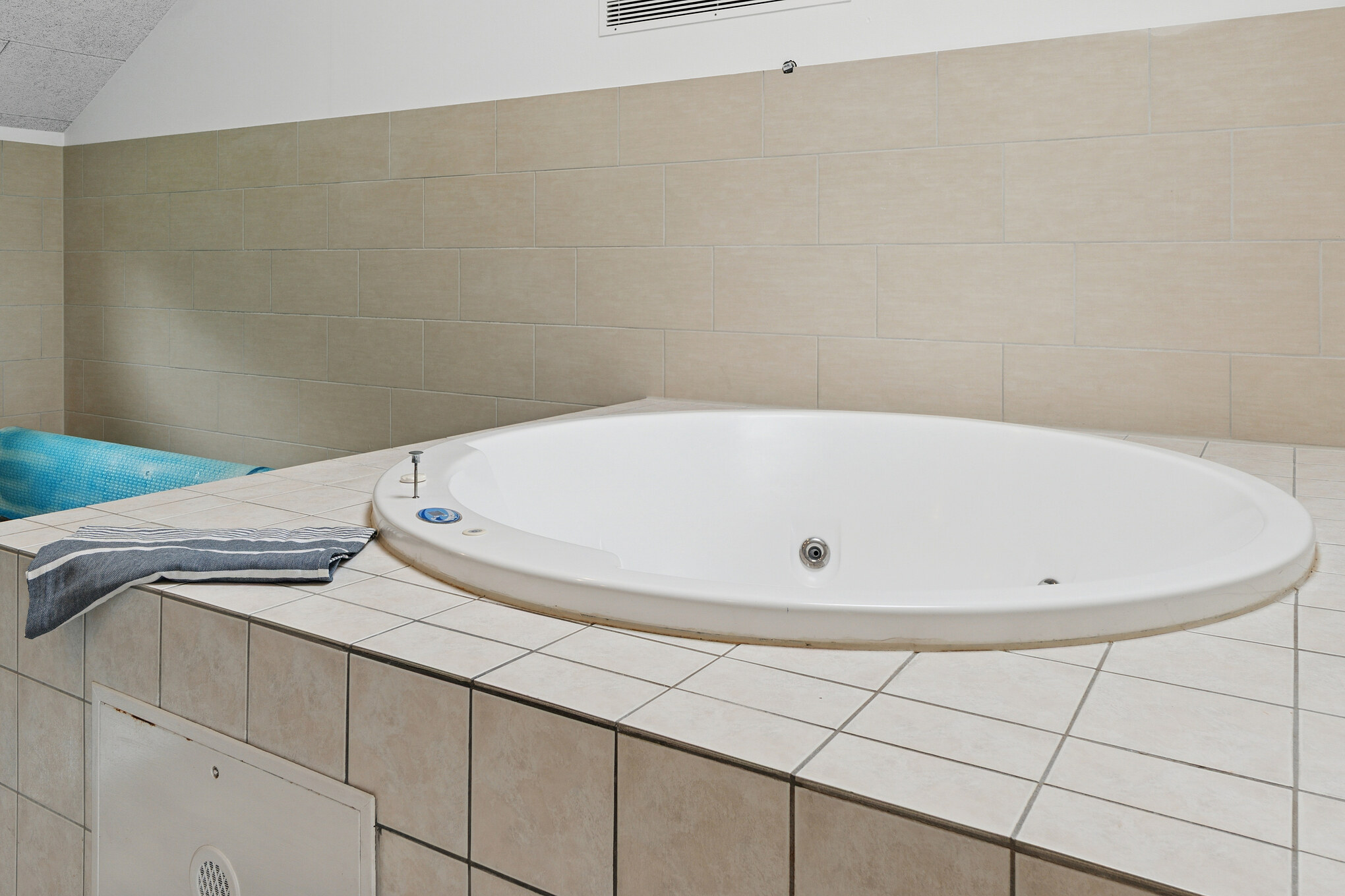 Nyt varmen i boblebadet i luksushus nr. 222 i Lolland/Falster/Møn