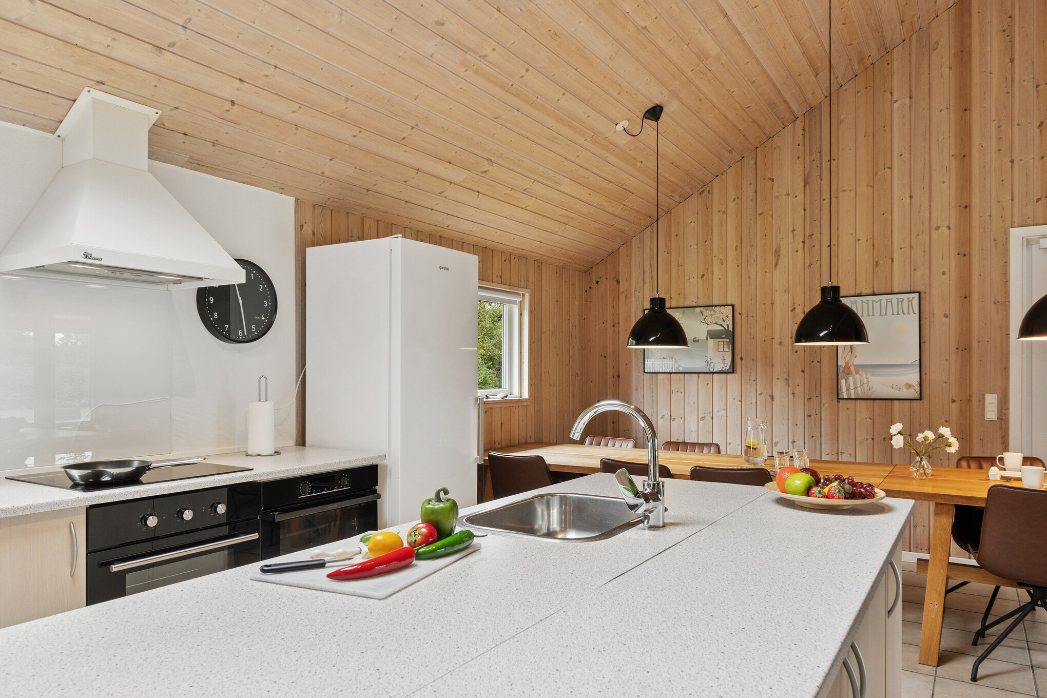 Kjøkkenet i luksushus nr. 222 er godt innrettet.