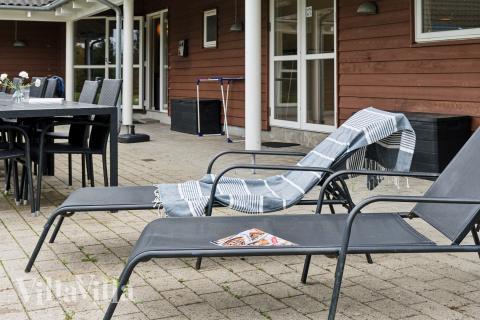 Nyt en grillkveld på terrassen i luksushus nr. 222 i Lolland/Falster/Møn