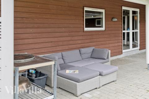 På terrassen i feriehus nr. 222 er det plass til 18 personer.