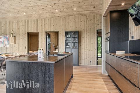 Kjøkkenet i luksushus nr. 925 er fullt utstyrt så dere lett kan lage mat til 12 personer.