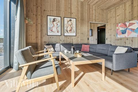 Sofakroken i luksushus nr. 925 i Limfjorden.