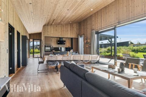 Oppholdsrom med plass til 12 i luksushus nr. 925.