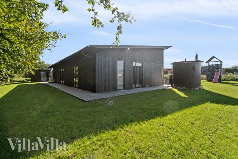 Dette lekre huset med spa, nr. 925, med plass til 12 personer, ligger i Limfjorden