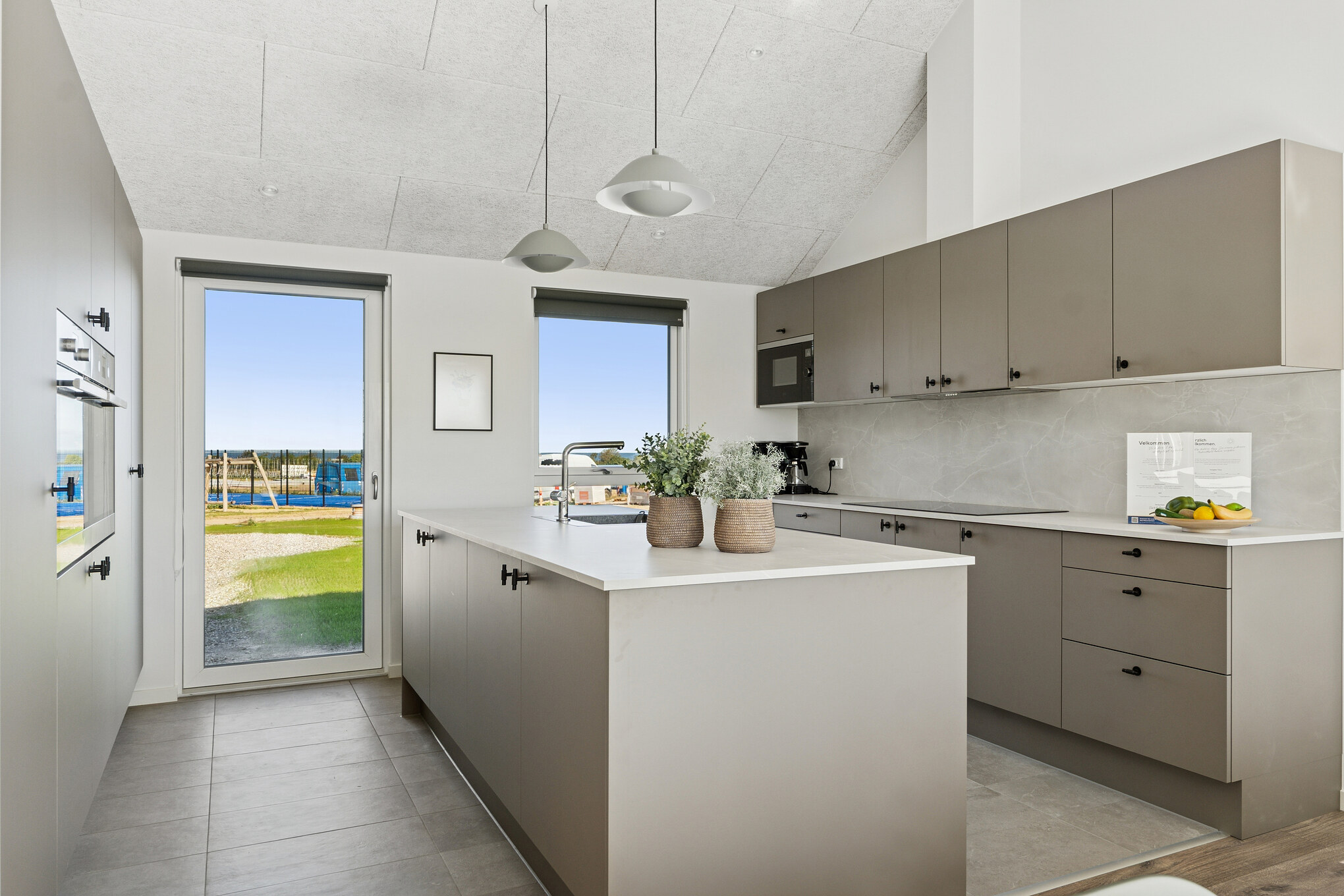 Kjøkkenet i luksushus nr. 673 er fullt utstyrt så dere lett kan lage mat til 20 personer.