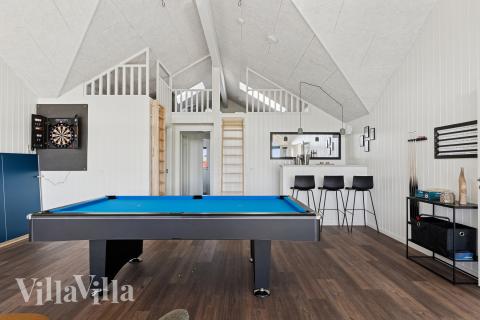 Luksushus nr. 673 til 20 personer tilbyr et stort aktivitetsrom med bl.a. biljard og dart