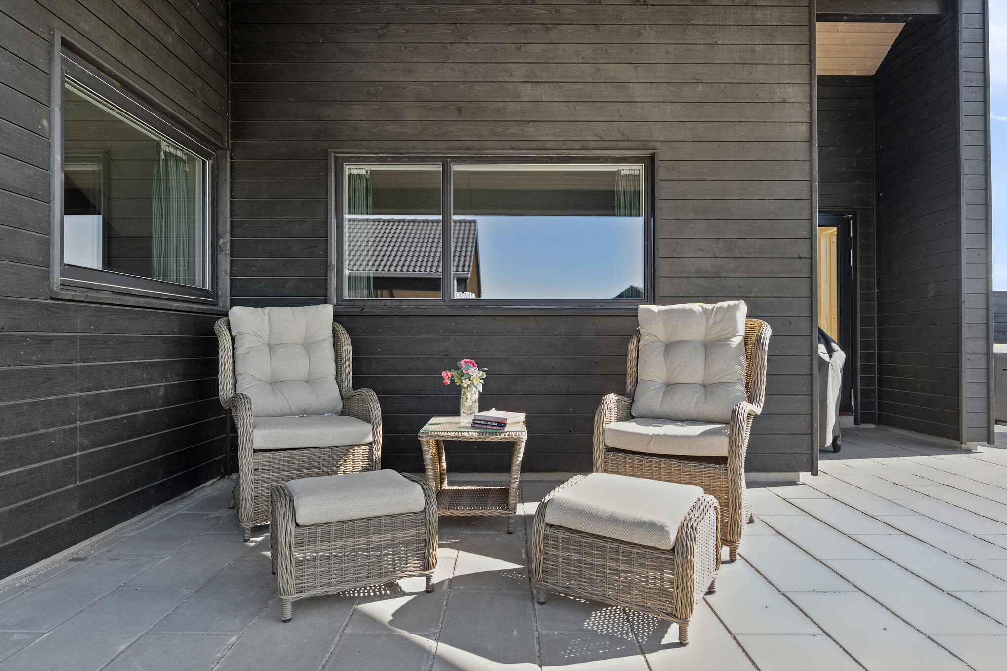 Luksushus nr. 673 har en deilig terrasse med gode hagemøbler til 20 personer.