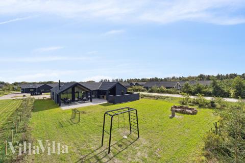Dette lekre huset med svømmebasseng, nr. 698, med plass til 14 personer, ligger i Vestjylland