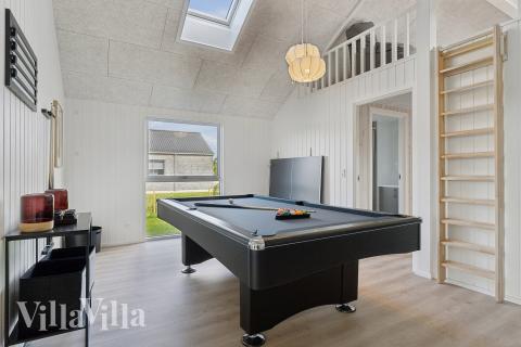 Luksushus nr. 698 til 14 personer tilbyr et stort aktivitetsrom med bl.a. biljard og dart