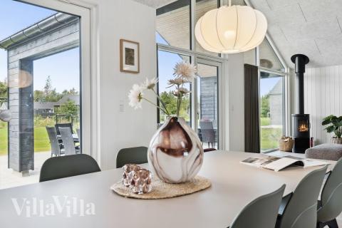 Oppholdsrom med plass til 14 i luksushus nr. 698.