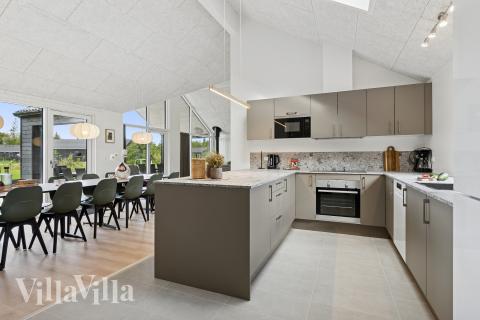 Kjøkkenet i luksushus nr. 698 er godt innrettet.