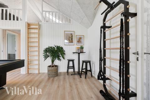 I tillegg til alle aktivitetsmulighetene i husets bassengavdeling, kan du også spille biljard, bordtennis og dart i luksushus nr. 698