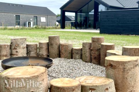 I tillegg til alle aktivitetsmulighetene i husets bassengavdeling, tilbyr også luksushus nr. 698 mengder av utendørsaktiviteter