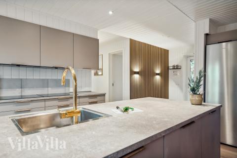 Kjøkkenet i luksushus nr. 926 er godt innrettet.