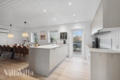 På luksushusets kjøkken finner dere alt dere trenger for å lage mat til 14 personer.