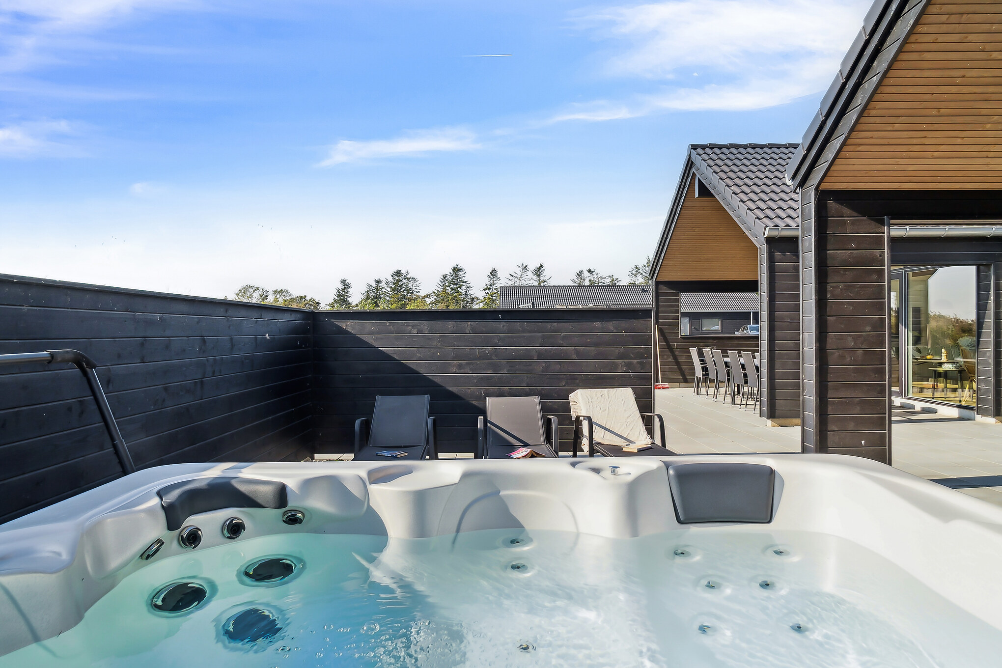 Nyt varmen i boblebadet i luksushus nr. 617 i Fyn og øyer