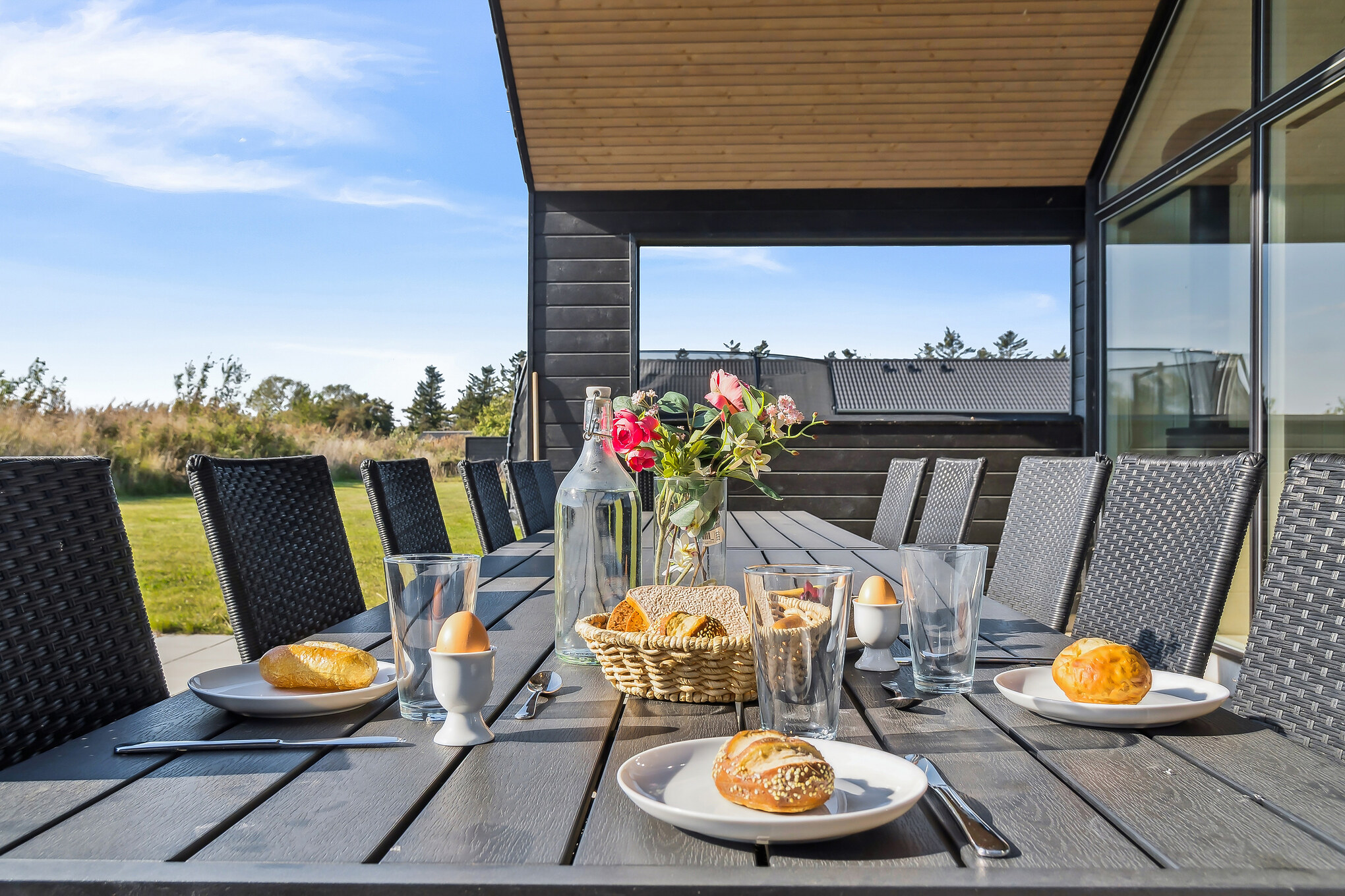 Nyt en grillkveld på terrassen i luksushus nr. 617 i Fyn og øyer