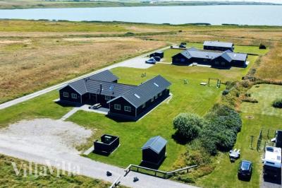 Dette lekre huset med svømmebasseng, nr. 293, med plass til 22 personer, ligger i Vestjylland