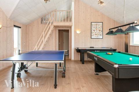Luksushus nr. 293 til 22 personer tilbyr et stort aktivitetsrom med bl.a. biljard og dart