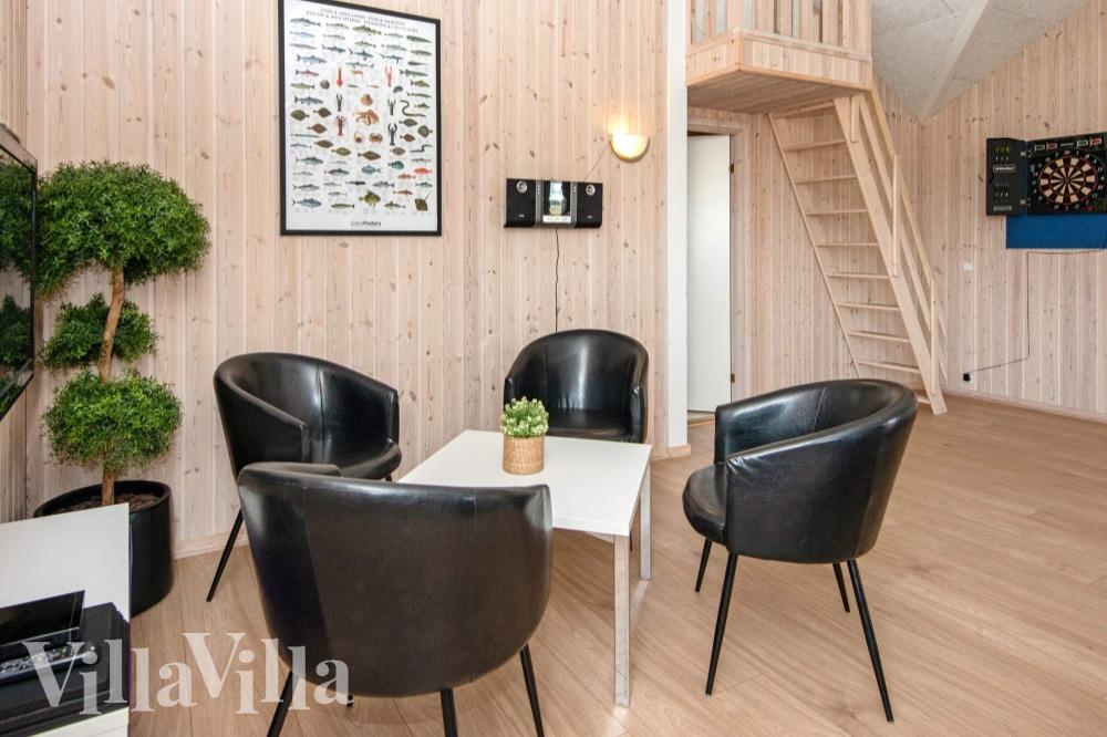 Konkurrer i feriehusets aktivitetsrom når dere besøker luksushus nr. 293 i Vestjylland.