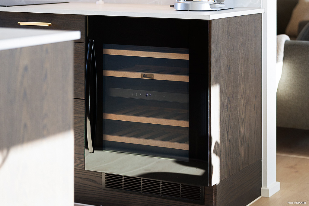 På luksushusets kjøkken finner dere alt dere trenger for å lage mat til 24 personer.