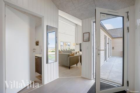 Det romslige inngangspartiet til luksushus nr. 901 i Fyn og øyer