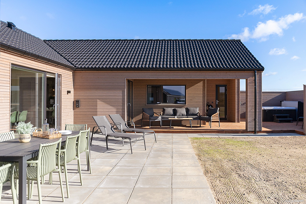 Luksushus nr. 901 har en deilig terrasse med gode hagemøbler til 24 personer.