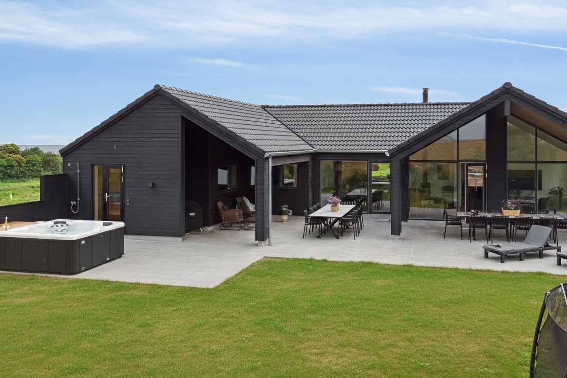 Dette lekre huset med svømmebasseng, nr. 668, med plass til 16 personer, ligger i Fyn og øyer