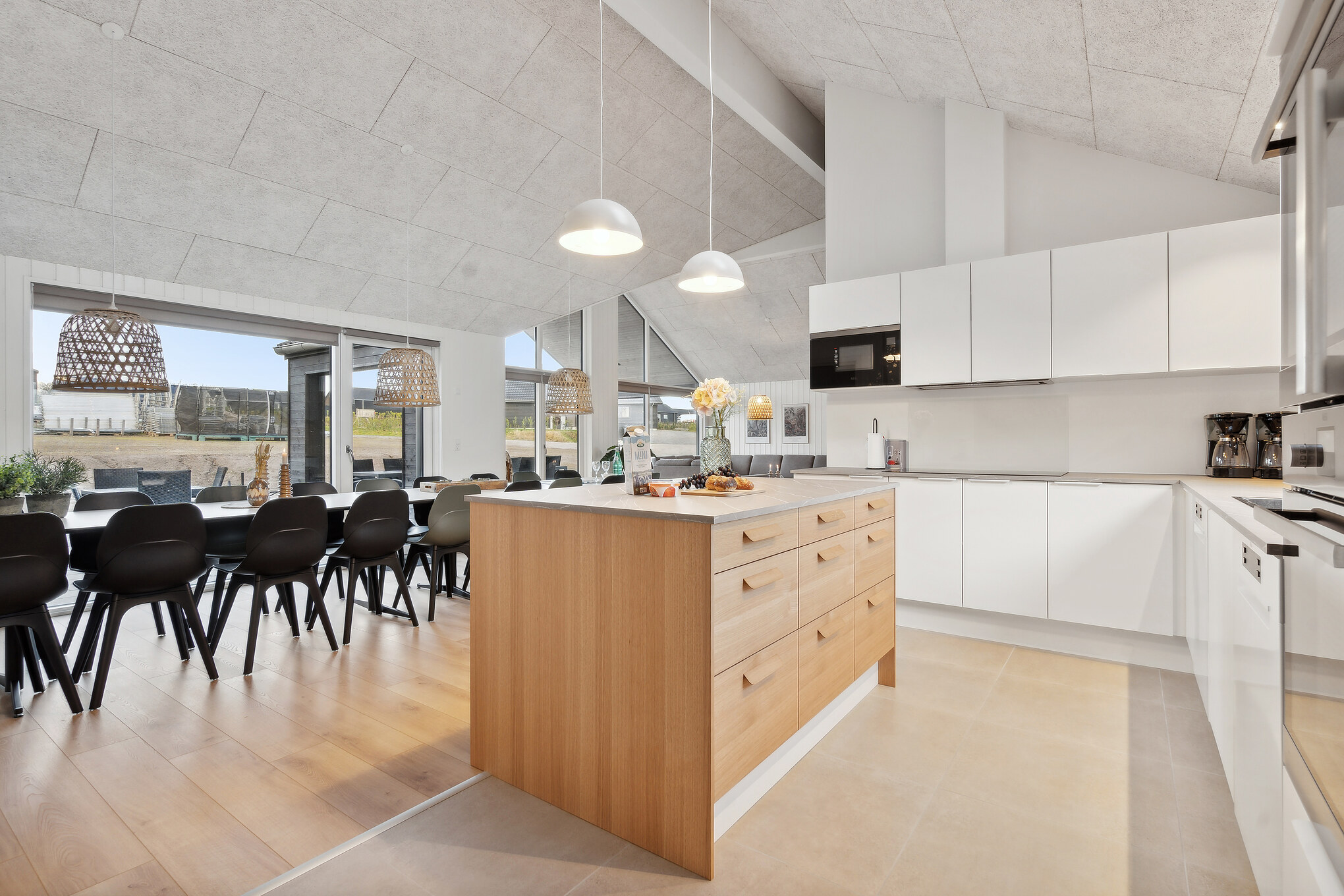 Kjøkkenet i luksushus nr. 912 er fullt utstyrt så dere lett kan lage mat til 18 personer.