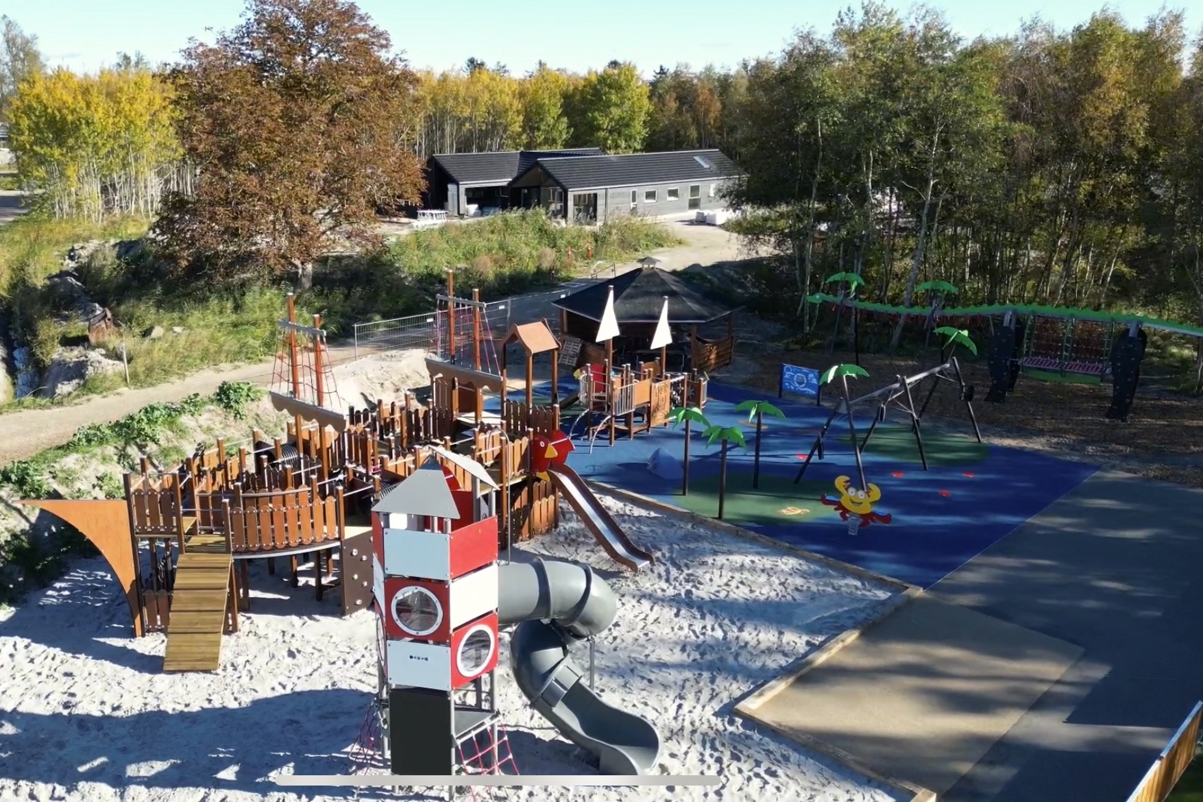 I tillegg til alle aktivitetsmulighetene i husets bassengavdeling, tilbyr også luksushus nr. 910 mengder av utendørsaktiviteter