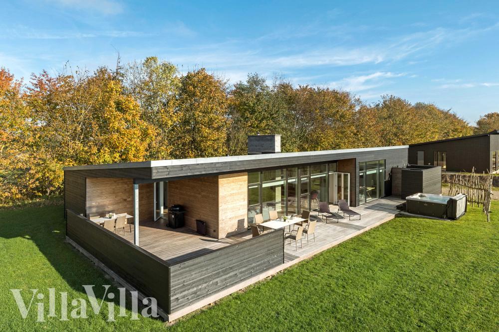 Dette lekre huset med spa, nr. 936, med plass til 10 personer, ligger i Limfjorden