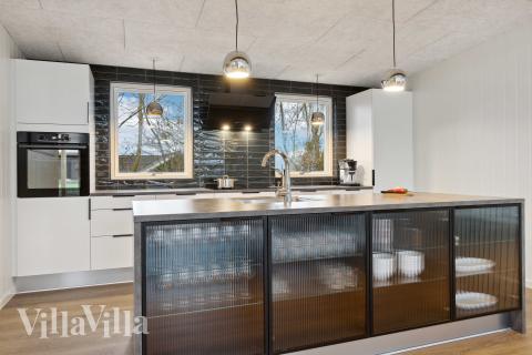 Kjøkkenet i luksushus nr. 936 er fullt utstyrt så dere lett kan lage mat til 10 personer.