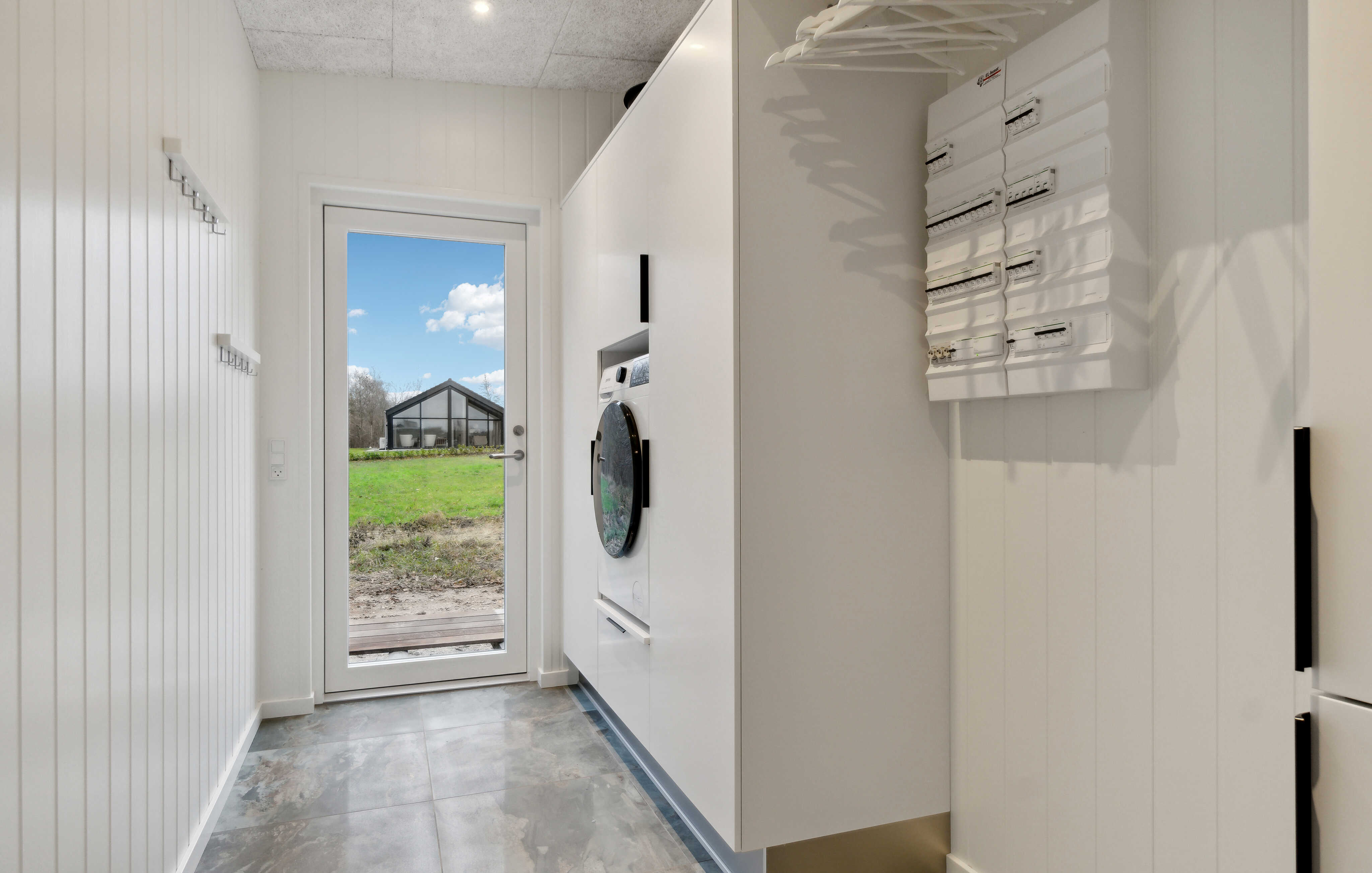 Det romslige inngangspartiet til luksushus nr. 936 i Limfjorden