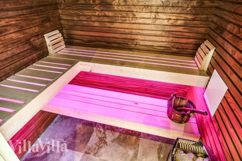 Nyt varmen i badstuen i luksushus nr. 936 til 10 personer