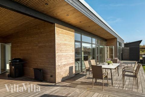 På terrassen i feriehus nr. 936 er det plass til 10 personer.