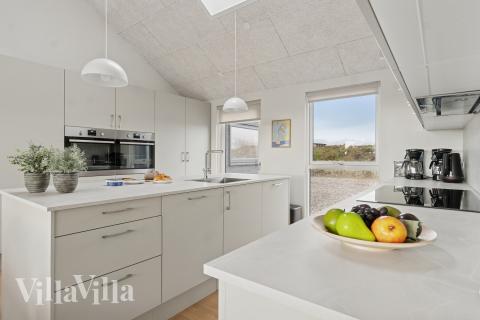 Kjøkkenet i luksushus nr. 902 er fullt utstyrt så dere lett kan lage mat til 18 personer.