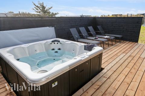 Nyt varmen i boblebadet i luksushus nr. 902 i Nordjylland