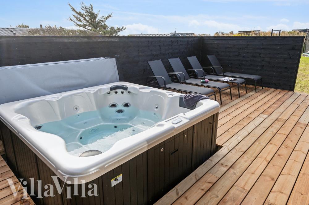 Nyt varmen i boblebadet i luksushus nr. 902 i Nordjylland