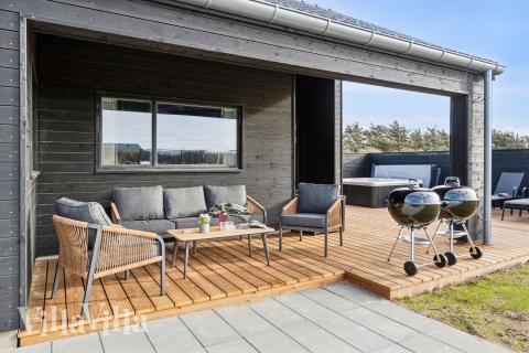 Luksushus nr. 902 har en deilig terrasse med gode hagemøbler til 18 personer.