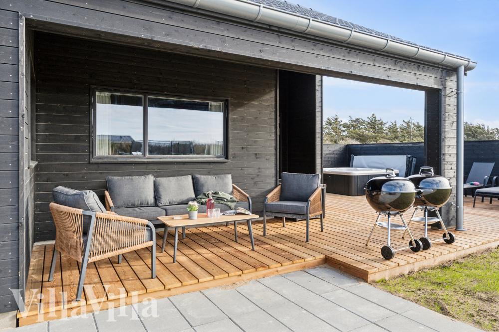 Luksushus nr. 902 har en deilig terrasse med gode hagemøbler til 18 personer.