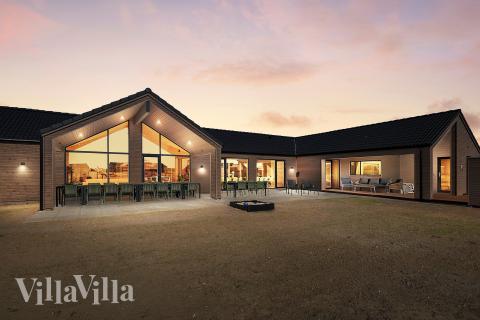 Dette lekre huset med svømmebasseng, nr. 901, med plass til 24 personer, ligger i Fyn og øyer