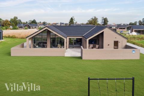 Dette lekre huset med svømmebasseng, nr. 665, med plass til 14 personer, ligger i Fyn og øyer