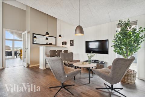 Luksushus nr. 918 til 18 personer tilbyr et stort aktivitetsrom med bl.a. biljard og dart