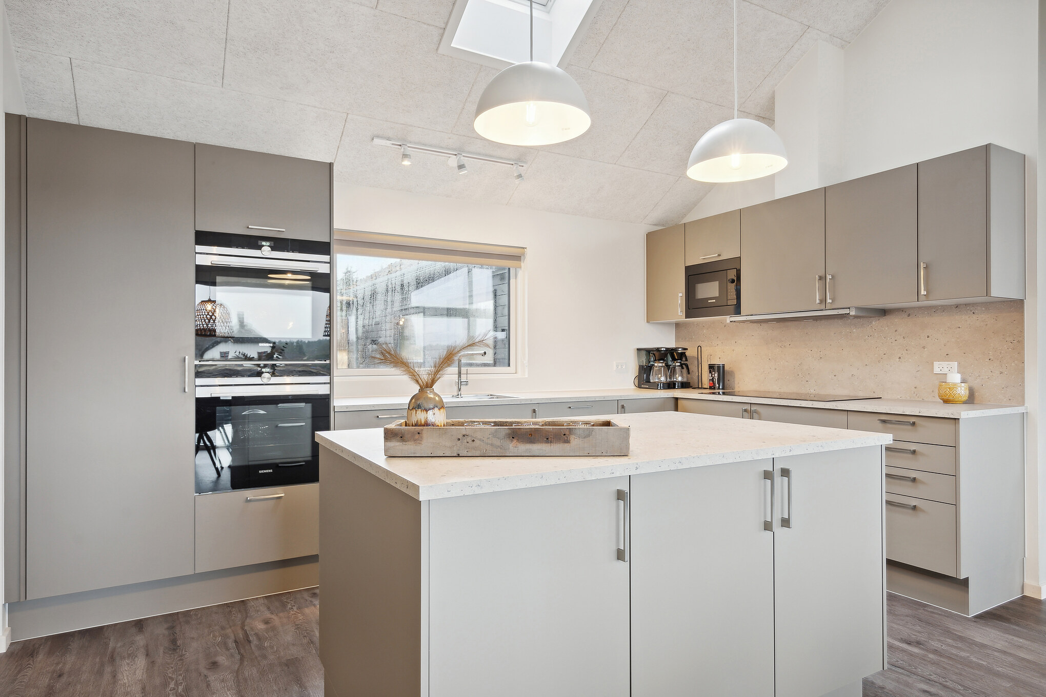 Kjøkkenet i luksushus nr. 918 er fullt utstyrt så dere lett kan lage mat til 18 personer.